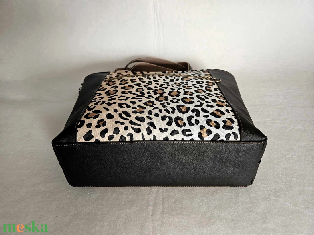 Különleges kétoldalas női válltáska ajándék kulcstartóval - táska & tok - kézitáska & válltáska - válltáska - Meska.hu