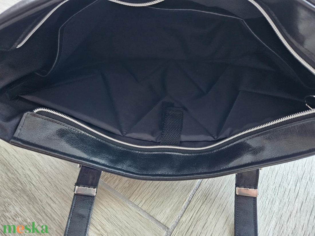 Fényes fekete textilbőr táska laptoptartó rekesszel - táska & tok - kézitáska & válltáska - válltáska - Meska.hu