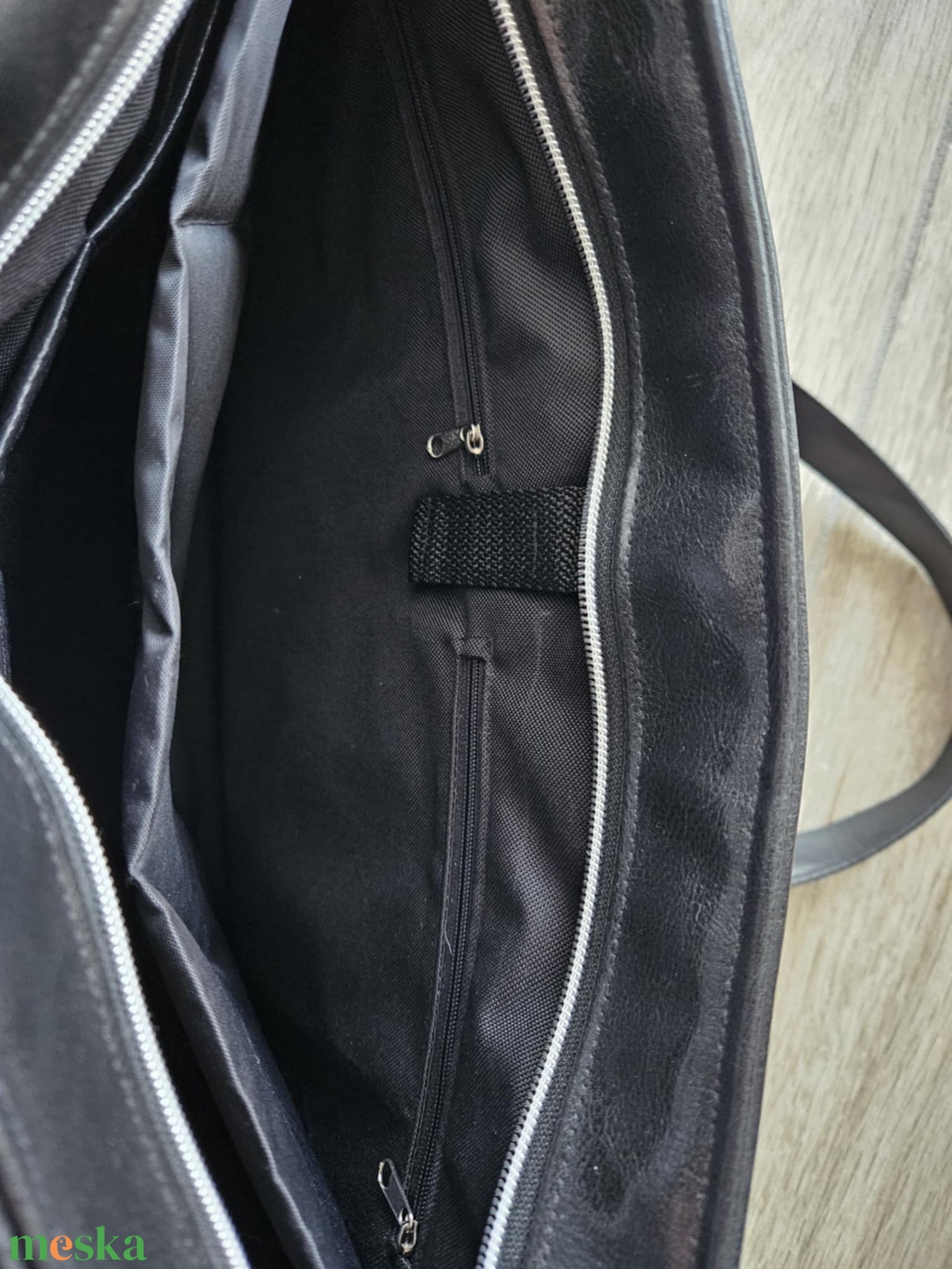 Fényes fekete textilbőr táska laptoptartó rekesszel - táska & tok - kézitáska & válltáska - válltáska - Meska.hu