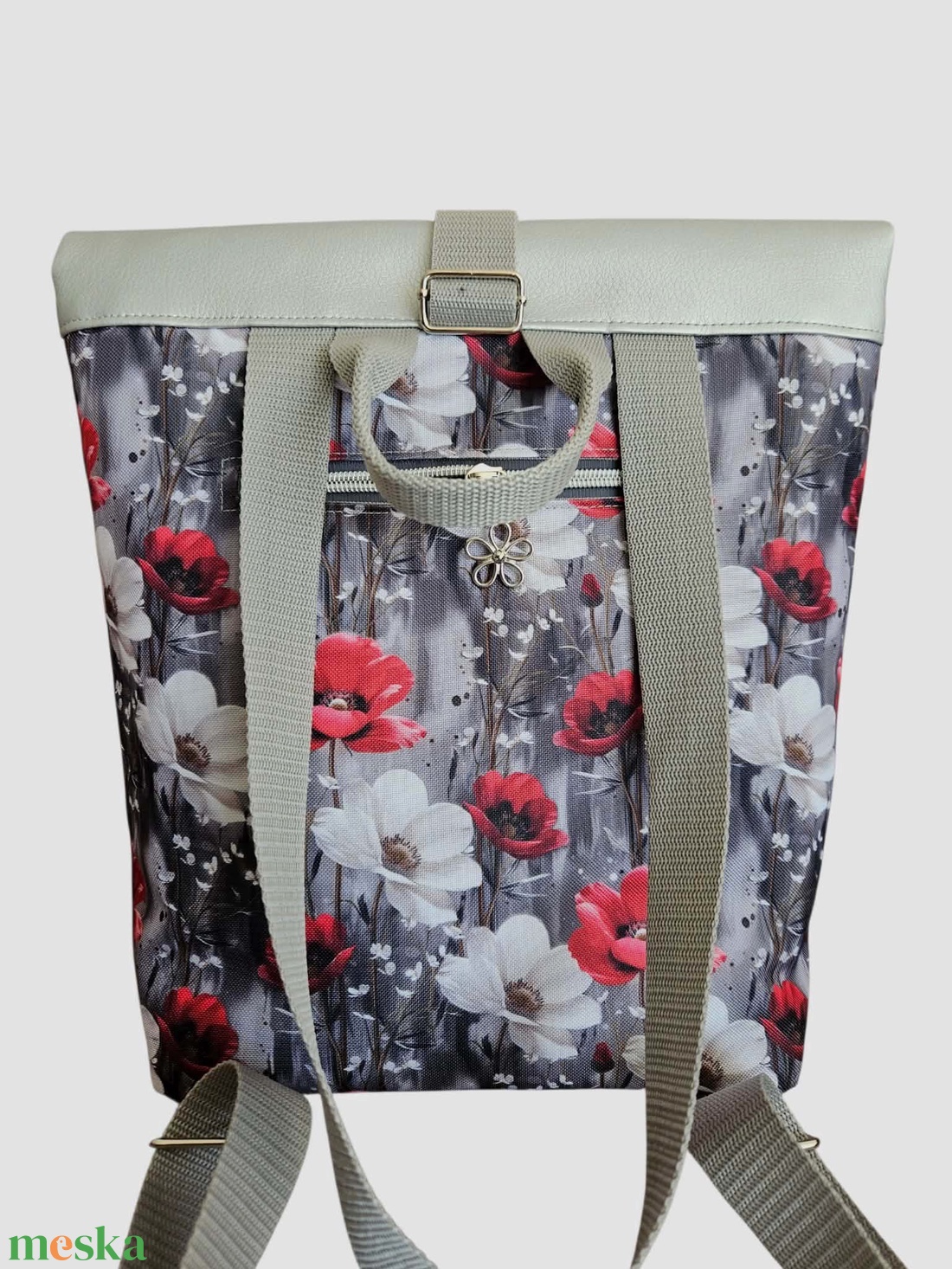 Tavaszi virágos ezüstös roll-top hátizsák - táska & tok - hátizsák - roll top hátizsák - Meska.hu
