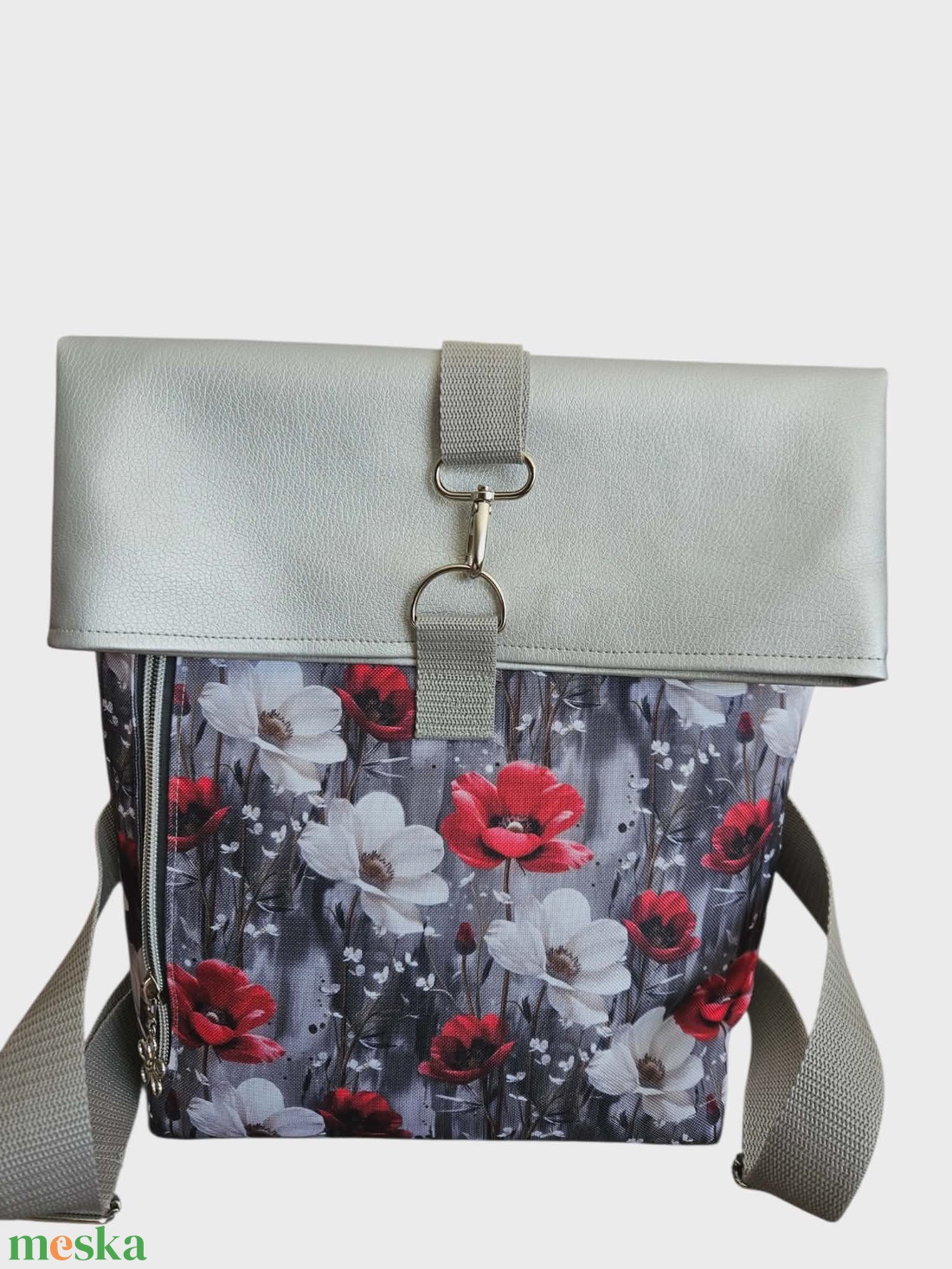 Tavaszi virágos ezüstös roll-top hátizsák - táska & tok - hátizsák - roll top hátizsák - Meska.hu