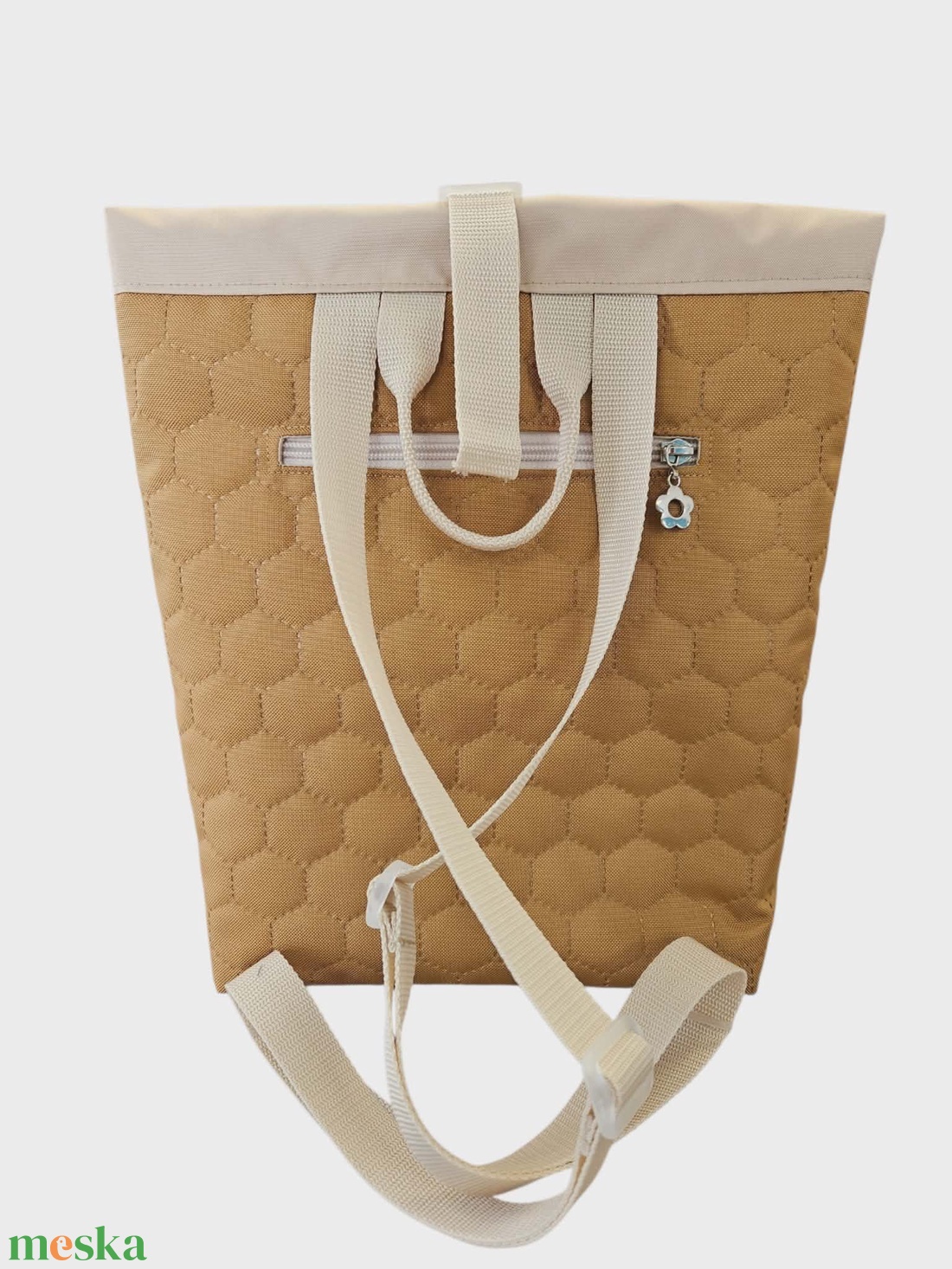 Vízálló nyuszis roll-top hátizsák föld színekben - táska & tok - hátizsák - roll top hátizsák - Meska.hu