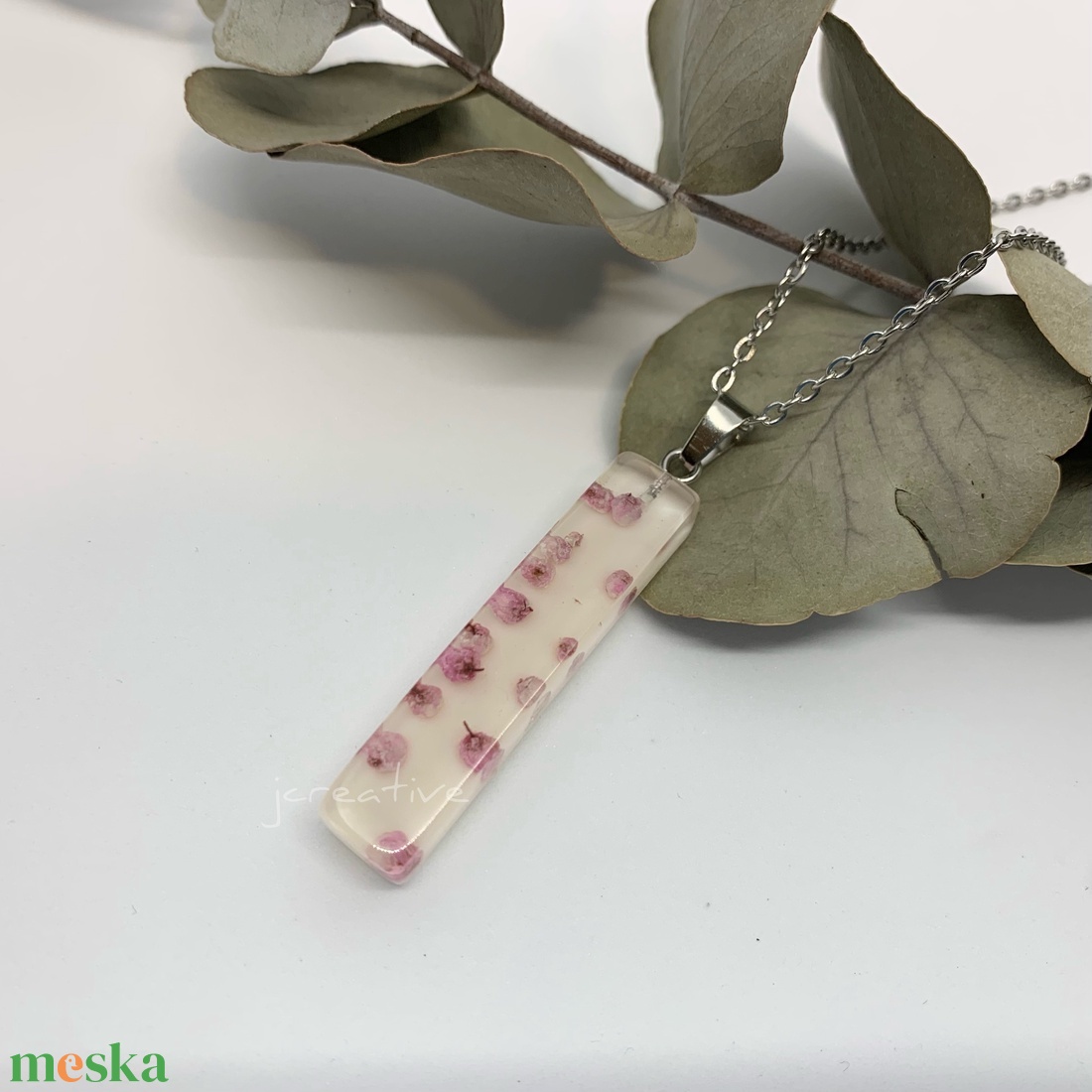 Rózsaszín virágos epoxy medál - ékszer - nyaklánc - medálos nyaklánc - Meska.hu Rózsaszín virágos epoxy medál - ékszer - nyaklánc - medálos nyaklánc - Meska.hu