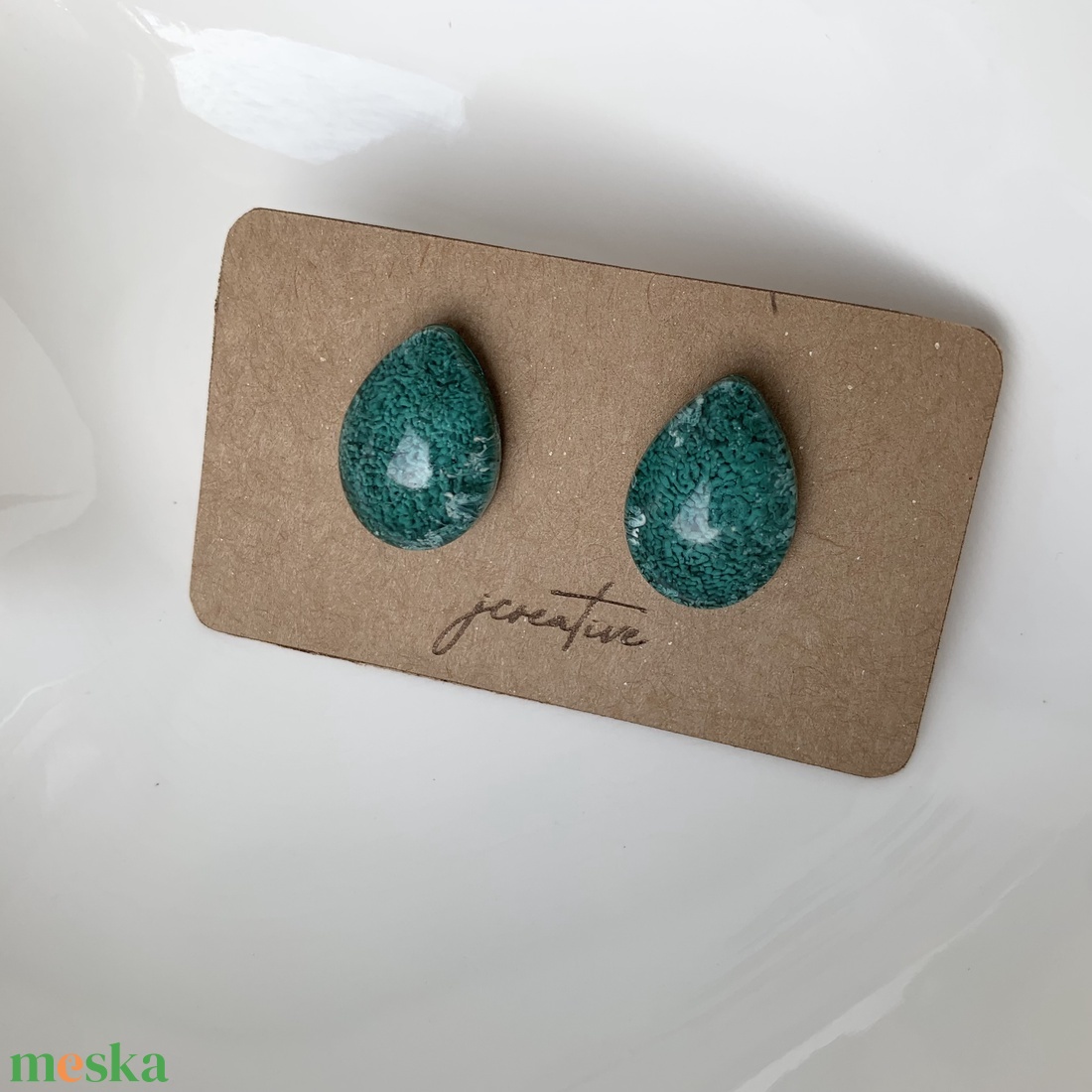 Zöld csepp epoxy fülbevaló - ékszer - fülbevaló - pötty fülbevaló - Meska.hu Zöld csepp epoxy fülbevaló - ékszer - fülbevaló - pötty fülbevaló - Meska.hu