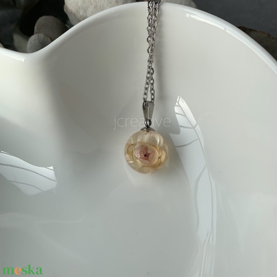 Mini szalmarózsa epoxy medál - ékszer - nyaklánc - medálos nyaklánc - Meska.hu Mini szalmarózsa epoxy medál - ékszer - nyaklánc - medálos nyaklánc - Meska.hu