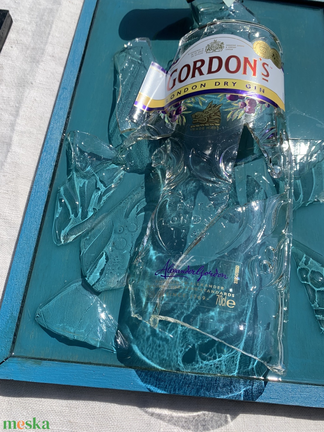 Alkoholos üveg epoxy gyantában, képkeretes design - otthon & életmód - dekoráció - fali és függő dekoráció - falra akasztható dekor - Meska.hu Alkoholos üveg epoxy gyantában, képkeretes design - otthon & életmód - dekoráció - fali és függő dekoráció - falra akasztható dekor - Meska.hu
