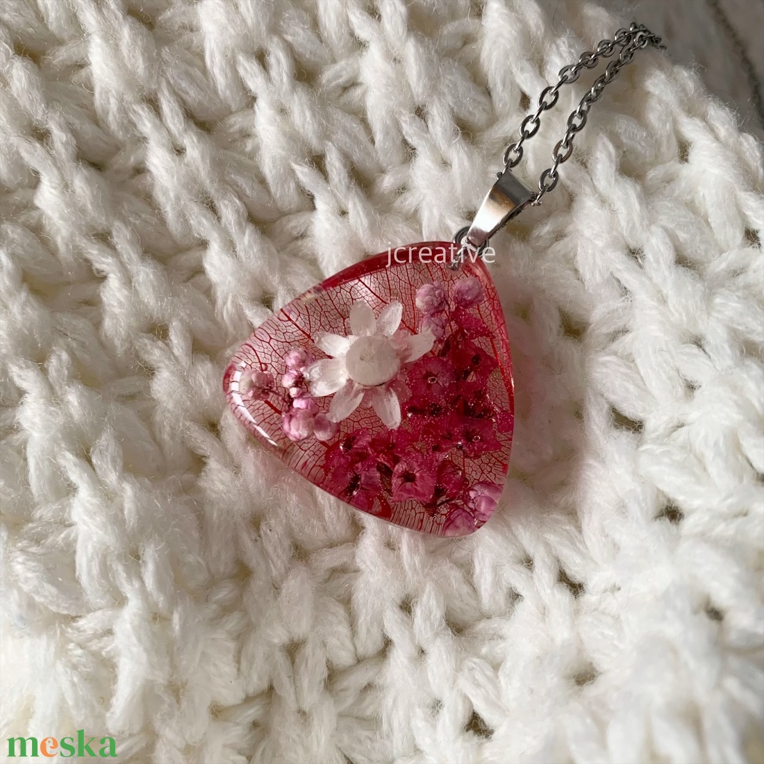 Kézzel készült epoxy gyanta nyaklánc valódi szárított virágokkal � romantikus, egyedi ékszer - ékszer - nyaklánc - medál - Meska.hu