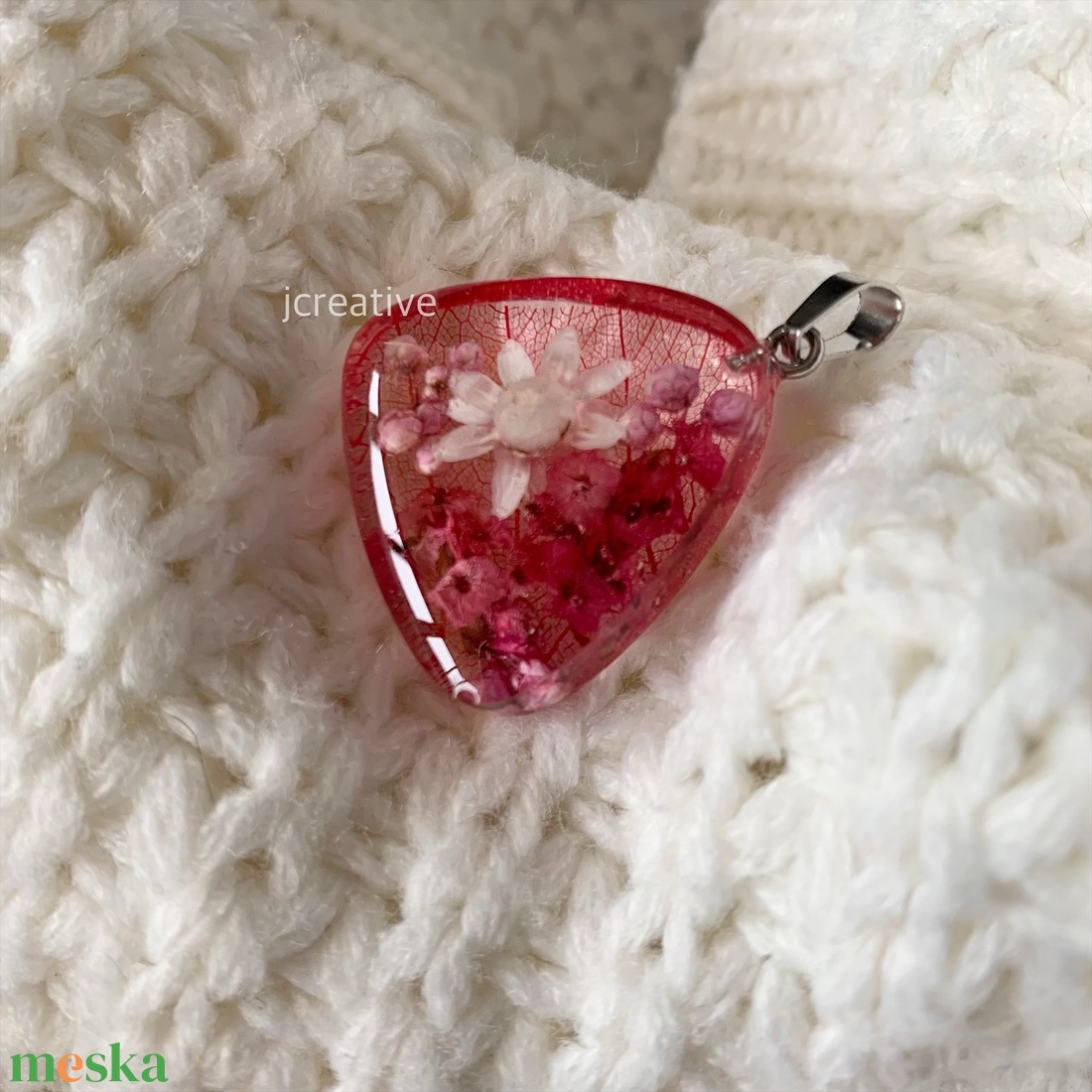 Kézzel készült epoxy gyanta nyaklánc valódi szárított virágokkal � romantikus, egyedi ékszer - ékszer - nyaklánc - medál - Meska.hu