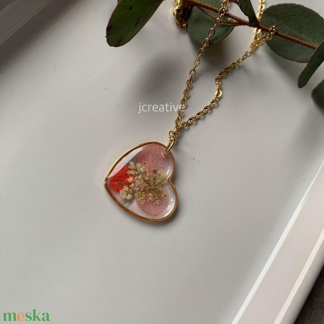 Préselt hortenzia, vadmurok szív formájú medálba - ékszer - nyaklánc - medálos nyaklánc - Meska.hu