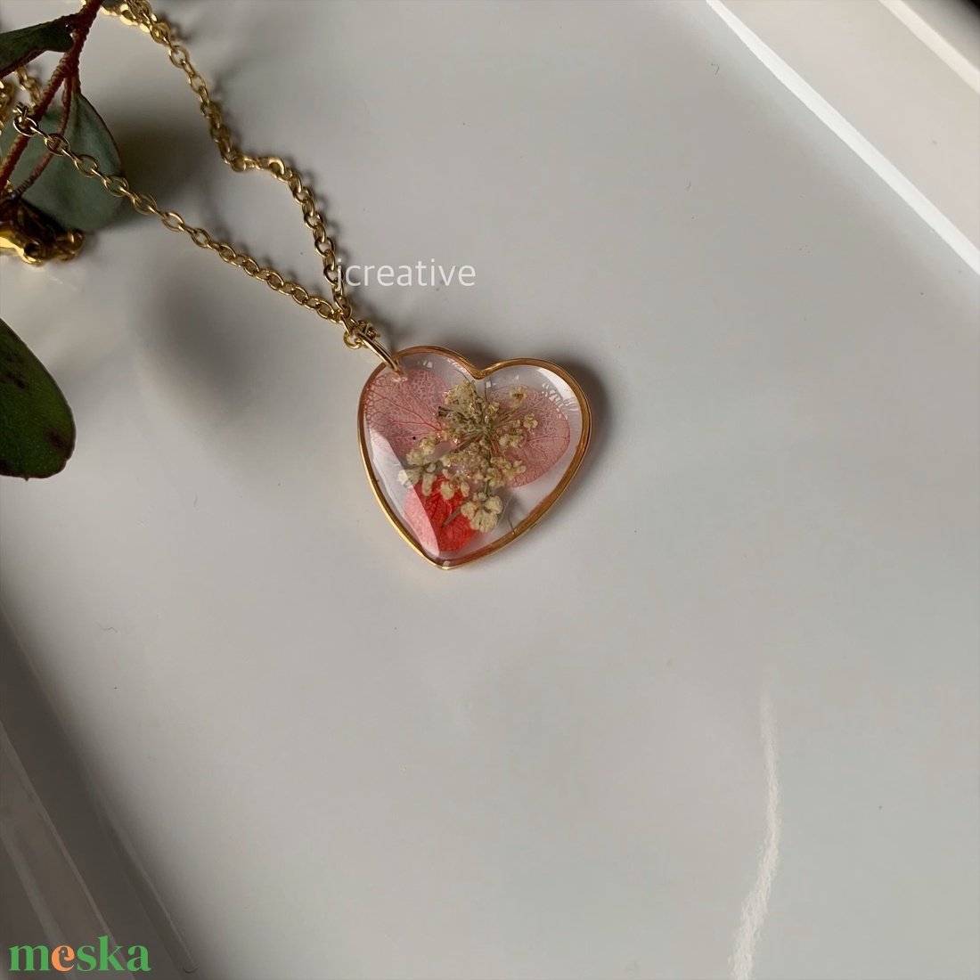 Préselt hortenzia, vadmurok szív formájú medálba - ékszer - nyaklánc - medálos nyaklánc - Meska.hu