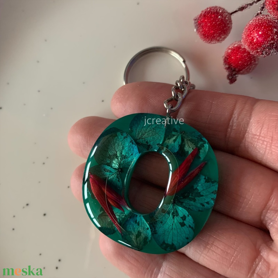 O - betűs kulcstartó igazi virágokkal epoxyból - táska & tok - kulcstartó & táskadísz - kulcstartó - Meska.hu