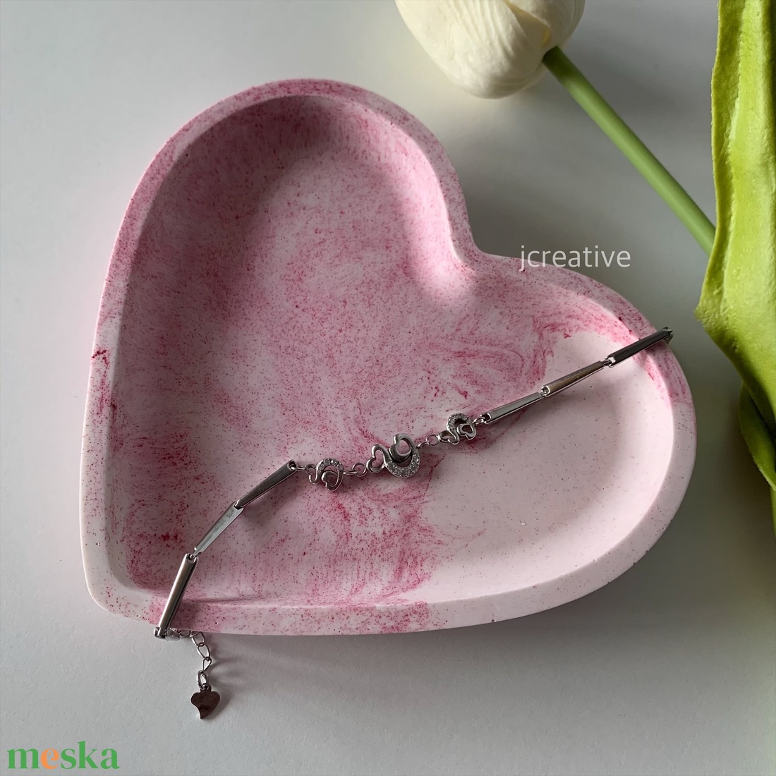 Rózsaszín szívecskés akrilgyanta tál, dekoráció - otthon & életmód - dekoráció - asztal és polc dekoráció - dekorációs tál, tartó - Meska.hu