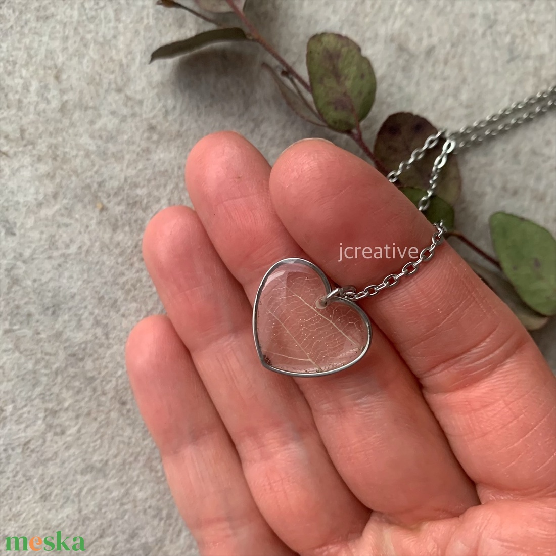 Szív formájú medál igazi fátyol levéllel - ékszer - nyaklánc - medálos nyaklánc - Meska.hu