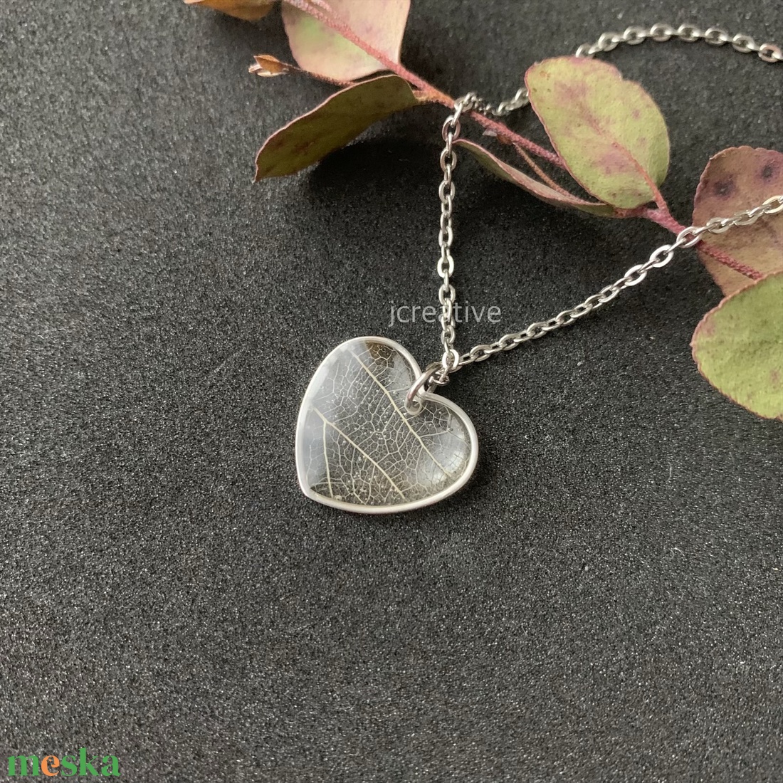 Szív formájú medál igazi fátyol levéllel - ékszer - nyaklánc - medálos nyaklánc - Meska.hu