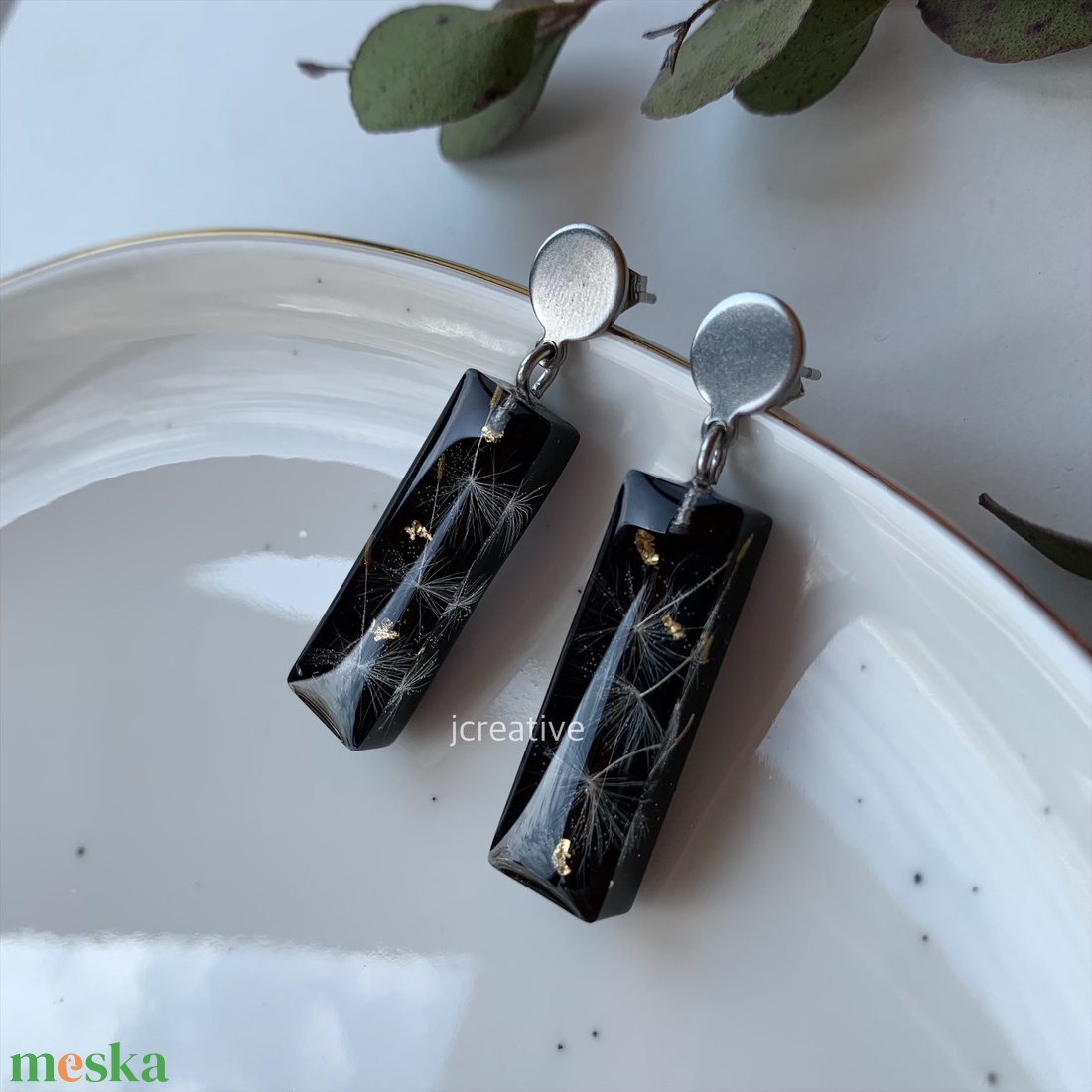 Pitypangmagos epoxy fülbevaló nemesacél szerelékkel � fekete elegáns kézműves ékszer - ékszer - fülbevaló - lógó fülbevaló - Meska.hu