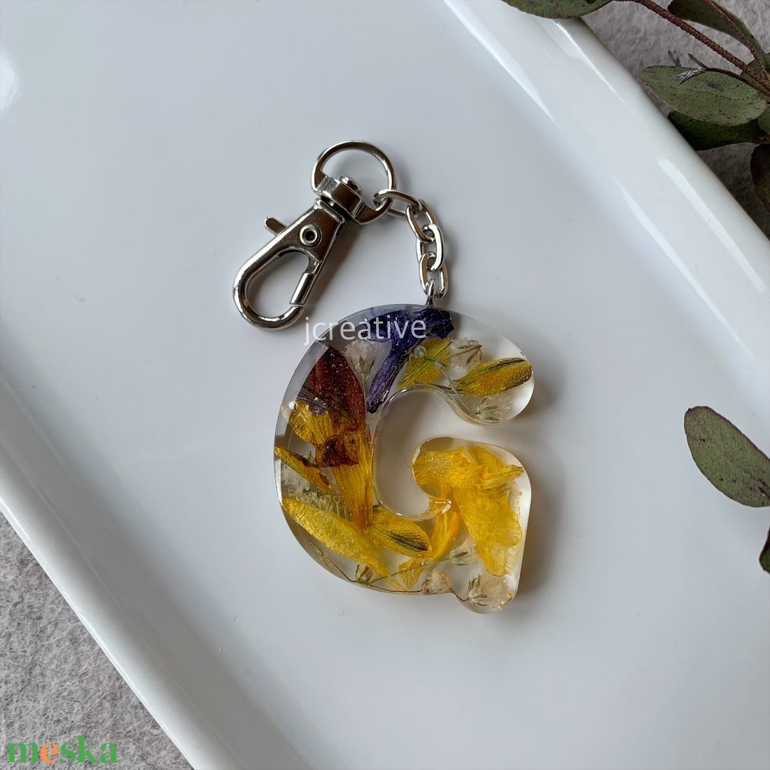 Esküvői csokor megőrzése � egyedi betű kulcstartó valódi virágokkal, személyes emlék - táska & tok - kulcstartó & táskadísz - táskadísz - Meska.hu