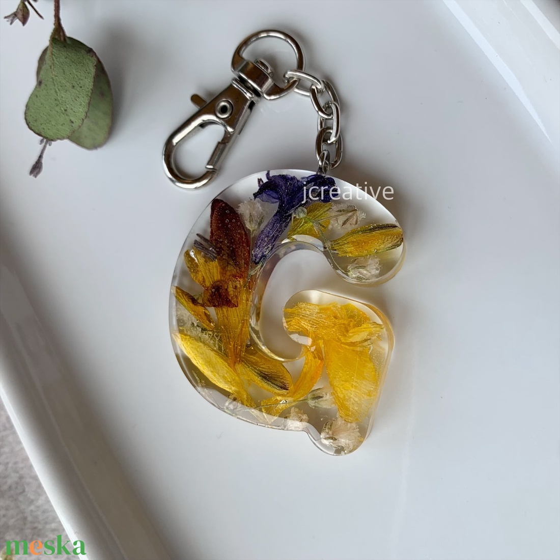 Esküvői csokor megőrzése � egyedi betű kulcstartó valódi virágokkal, személyes emlék - táska & tok - kulcstartó & táskadísz - táskadísz - Meska.hu