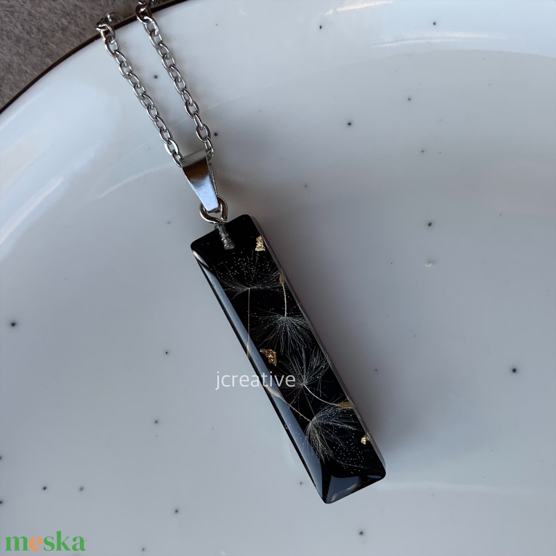 Pitypang magos nyaklánc fekete gyanta medállal - ékszer - nyaklánc - medálos nyaklánc - Meska.hu