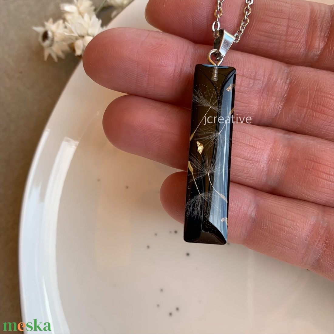 Pitypang magos nyaklánc fekete gyanta medállal - ékszer - nyaklánc - medálos nyaklánc - Meska.hu