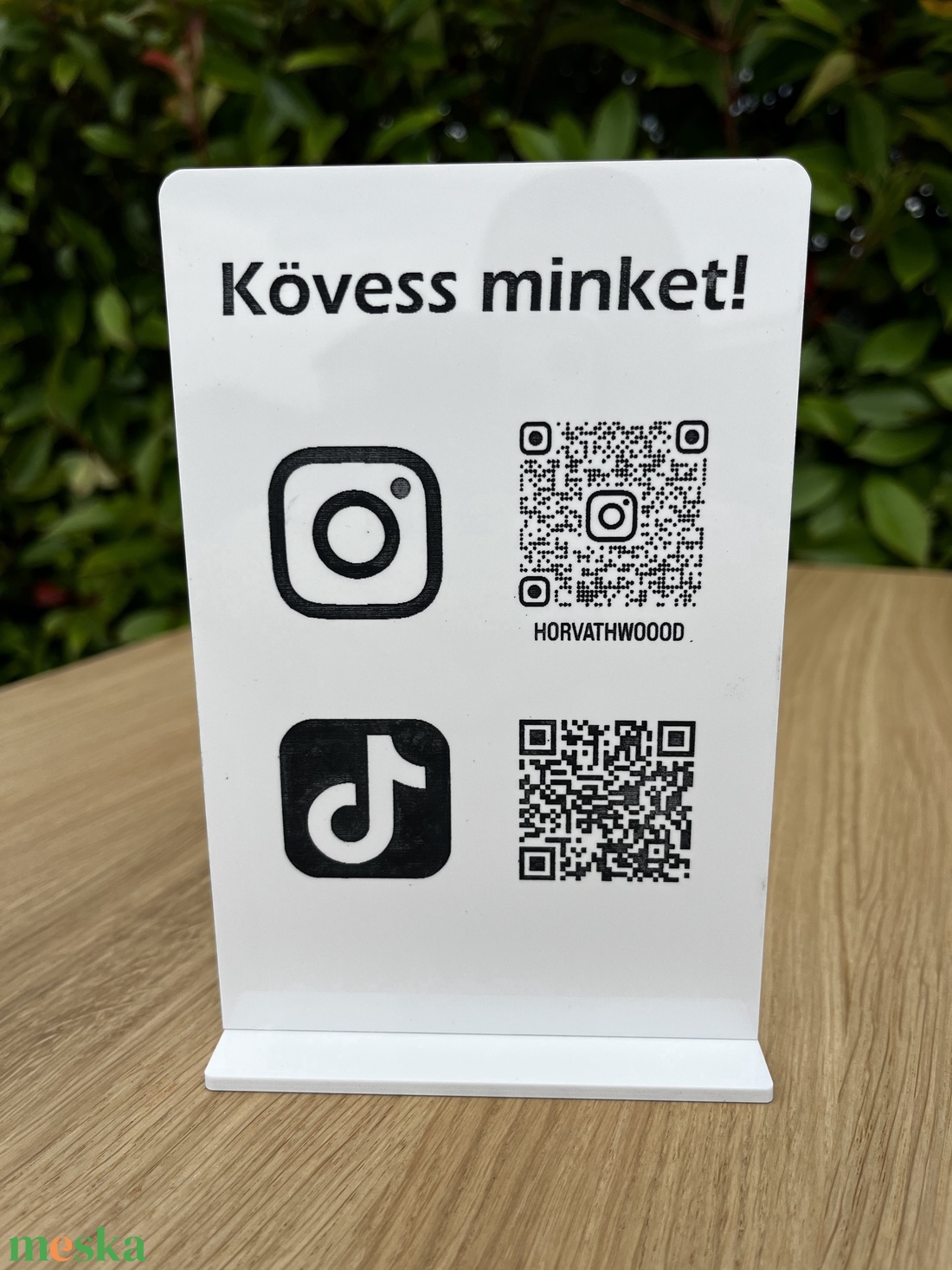 QR-kódos követőgyűjtő asztali tábla kézműveseknek és kisvállalkozóknak - otthon & életmód - dekoráció - asztal és polc dekoráció - gravírozott táblák - Meska.hu