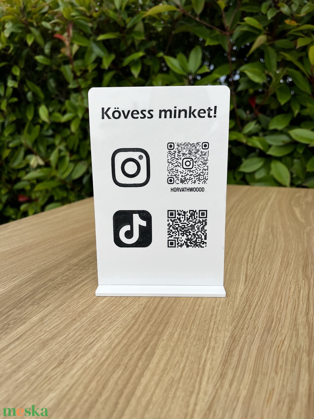 QR-kódos követőgyűjtő asztali tábla kézműveseknek és kisvállalkozóknak - otthon & életmód - dekoráció - asztal és polc dekoráció - gravírozott táblák - Meska.hu