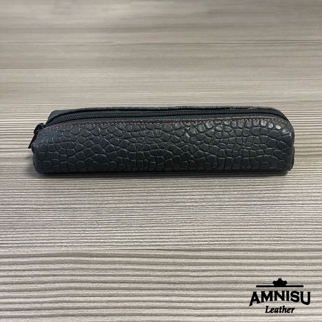 Sötétzöld krokodil mintázatú bőrből készült tolltartó - otthon & életmód - papír, írószer - tolltartó & ceruzatekercs - Meska.hu