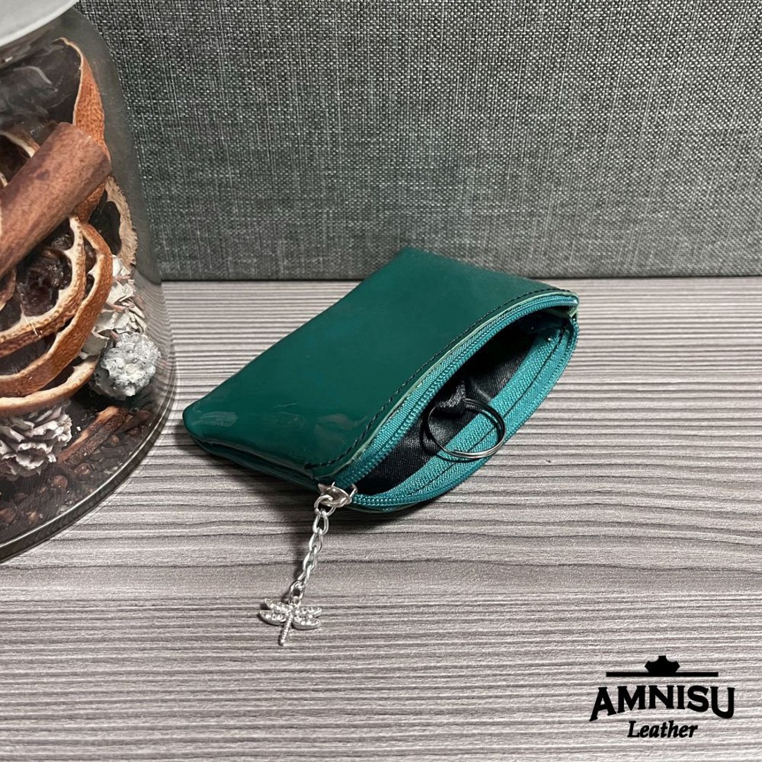 Zöld lakk egy cipzáras kulcstartó A7005 - táska & tok - kulcstartó & táskadísz - kulcstartó - Meska.hu