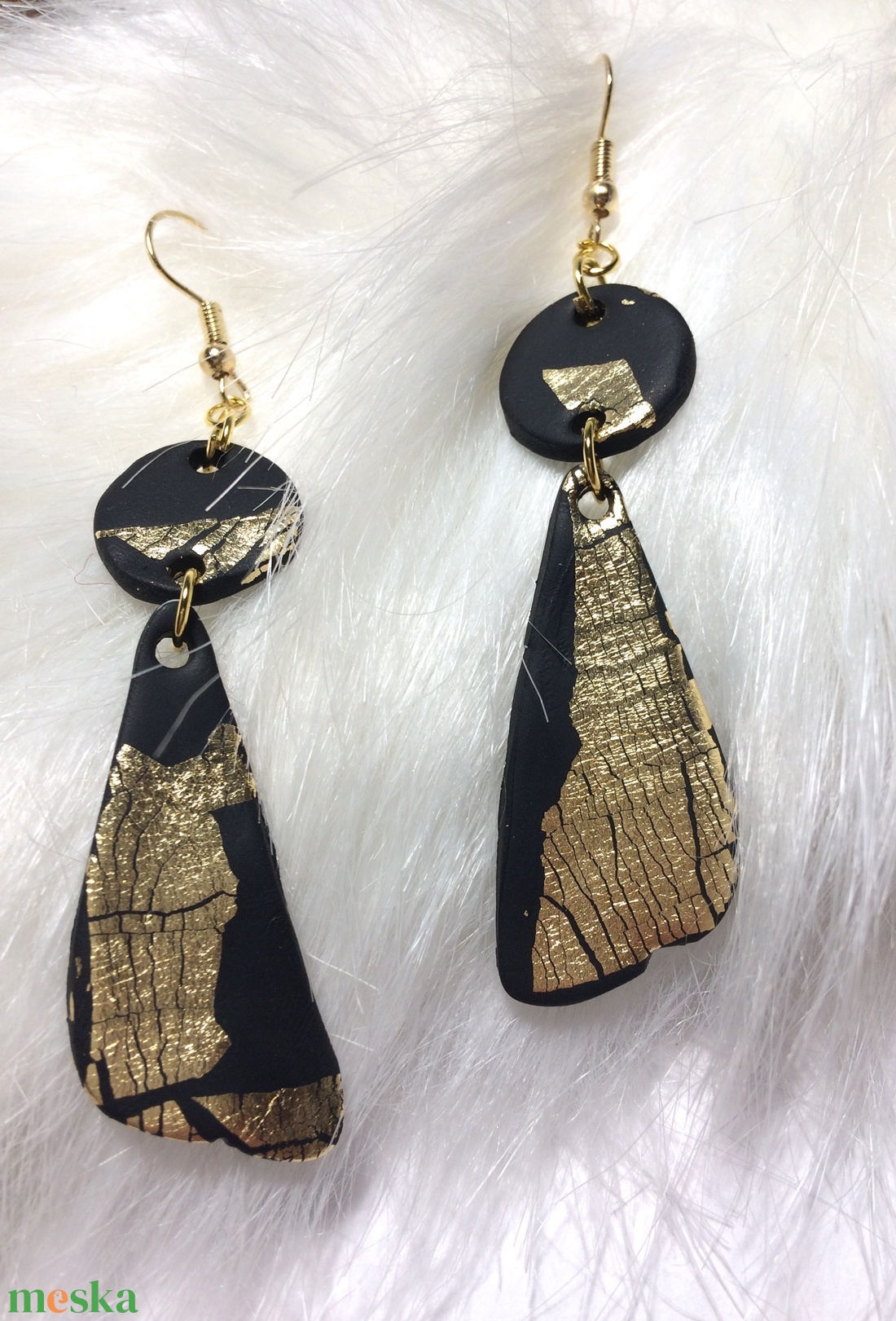 Fekete-arany fülbevaló - ékszer - fülbevaló - lógó fülbevaló - Meska.hu