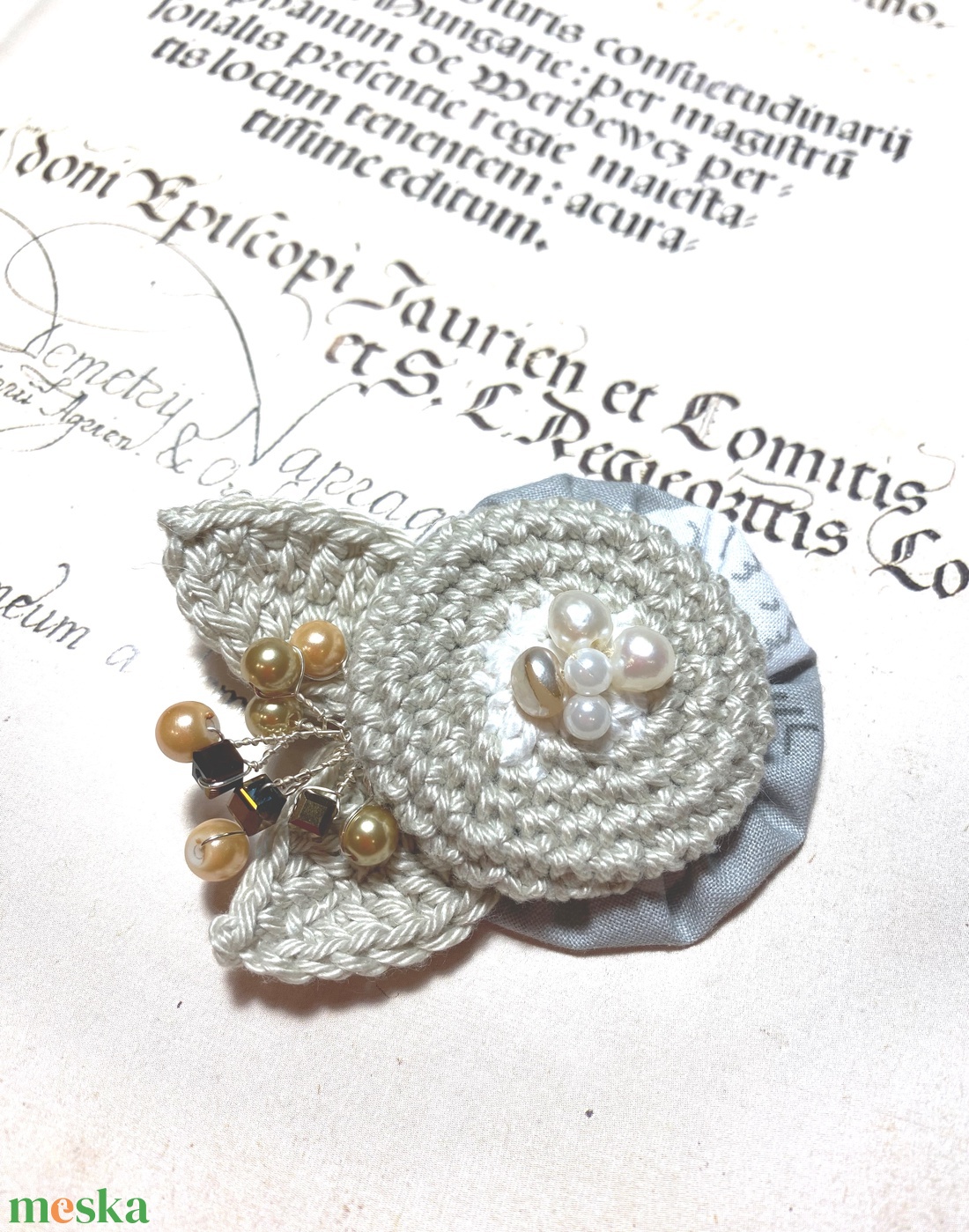 Vintage gyöngyös kitűző - ékszer - kitűző és bross - Meska.hu