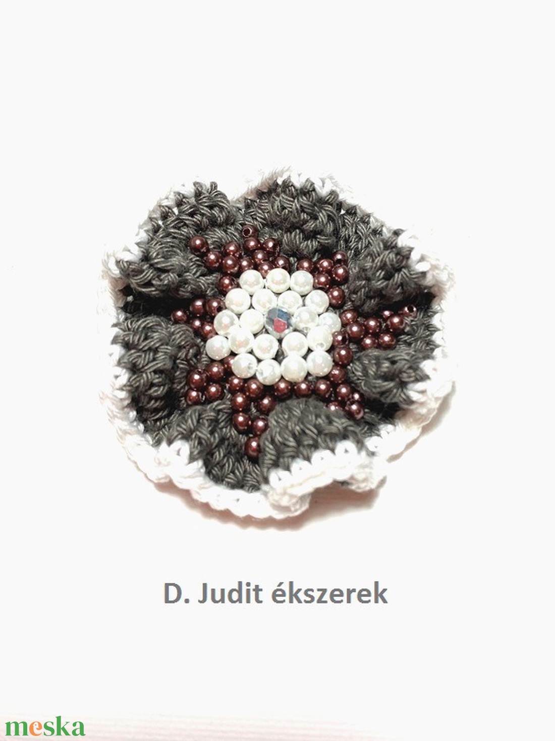 Sötétszürke gyöngyös bross - ékszer - kitűző és bross - Meska.hu