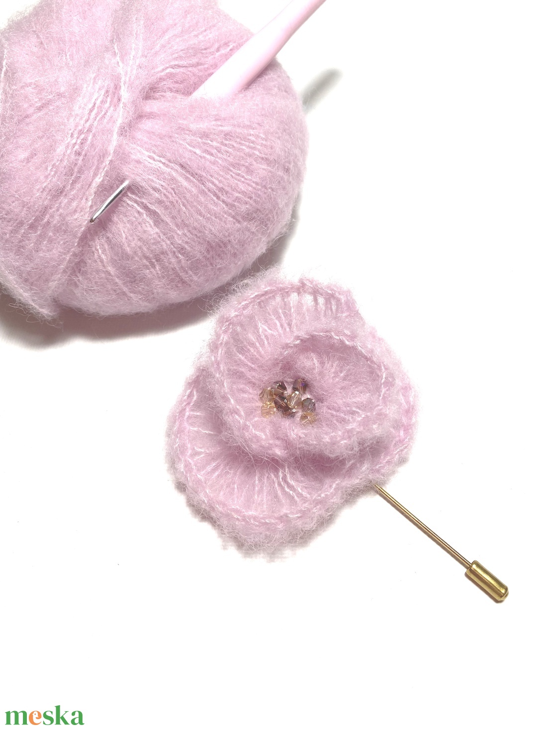 Mohair almavirág kitűző - ékszer - kitűző és bross - Meska.hu