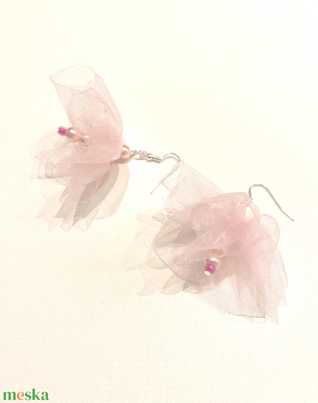 Rózsaszín selyem fülbevaló - ékszer - fülbevaló - lógó fülbevaló - Meska.hu
