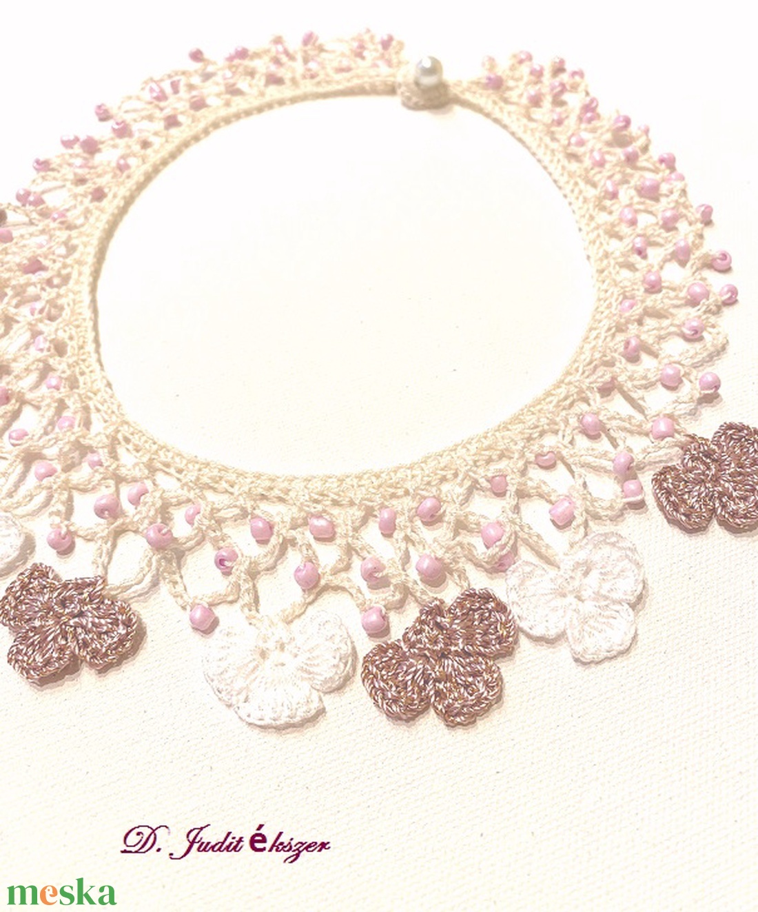 Csipkegyöngyös, virágos nyakdísz - ékszer - nyaklánc - gyöngyös nyaklánc - Meska.hu