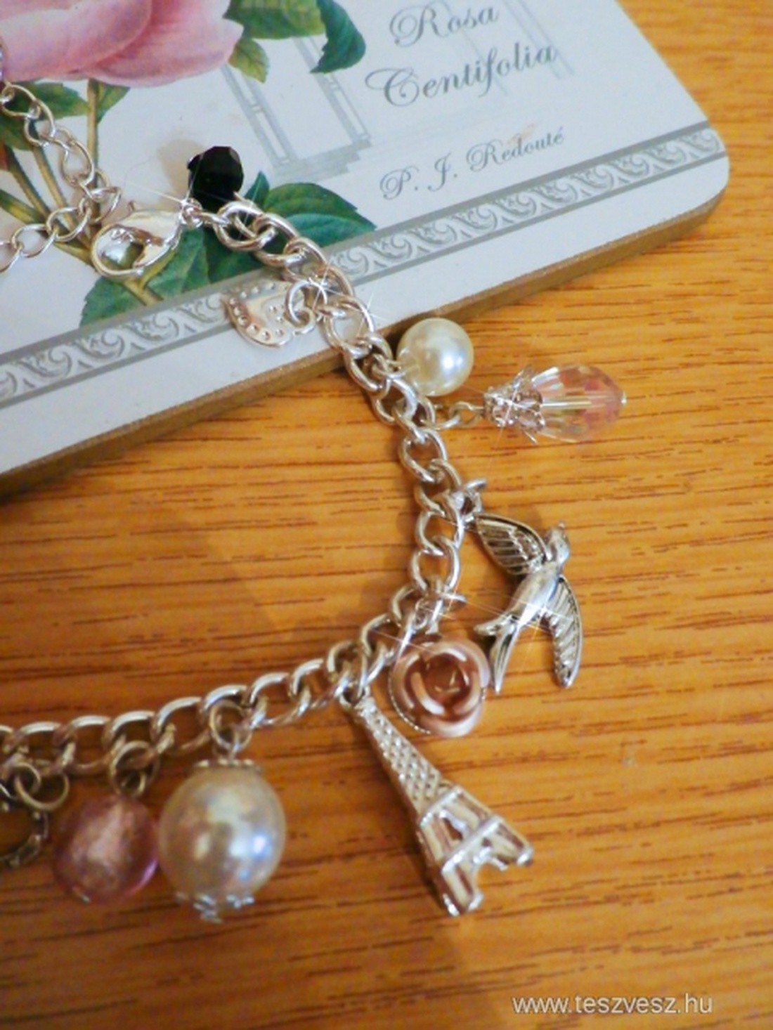 Csajos bizsu karkötő charmokkal PÁRIZS stílusában -  - Meska.hu