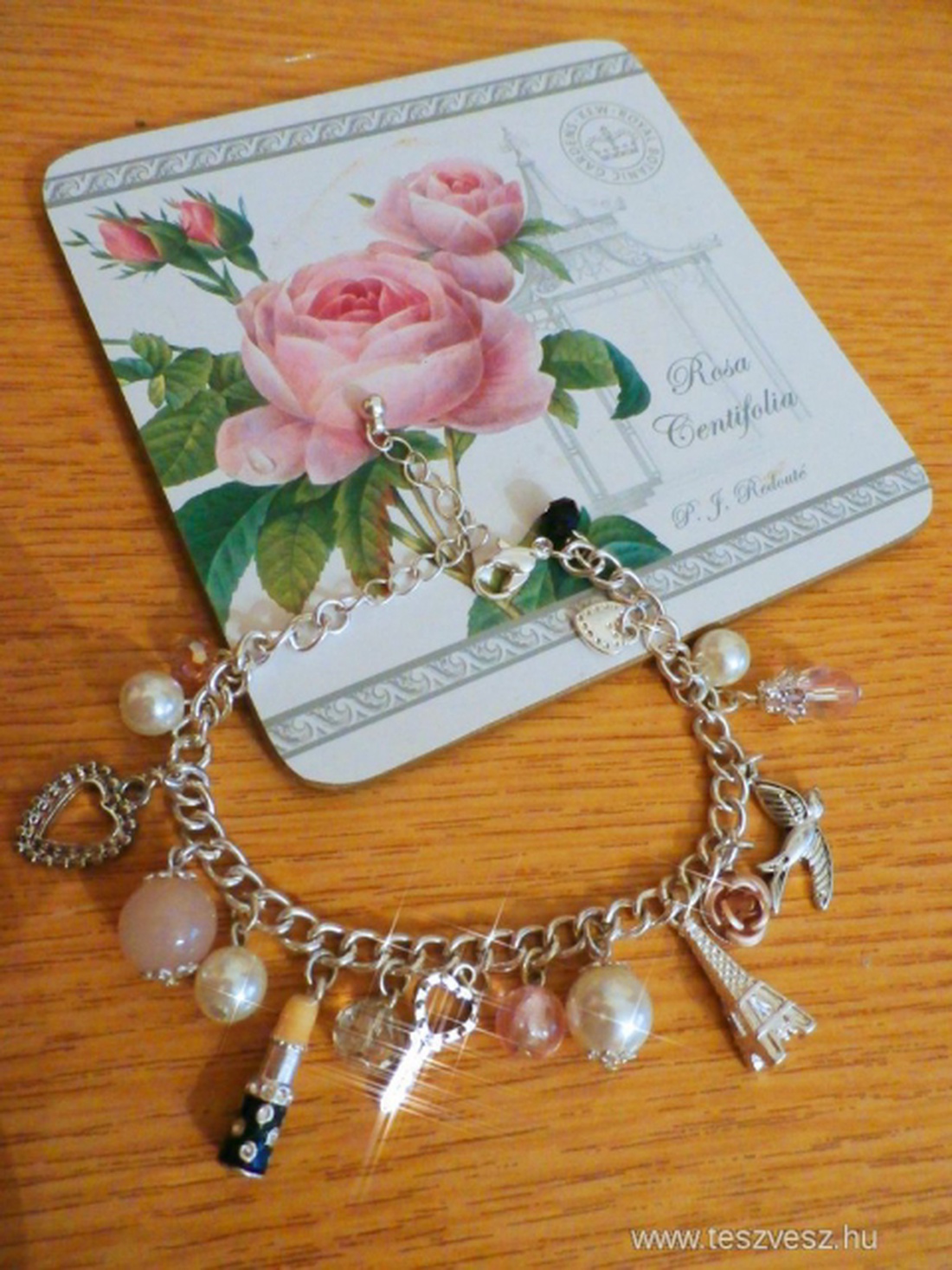 Csajos bizsu karkötő charmokkal PÁRIZS stílusában -  - Meska.hu