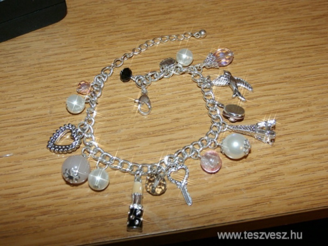 Csajos bizsu karkötő charmokkal PÁRIZS stílusában -  - Meska.hu