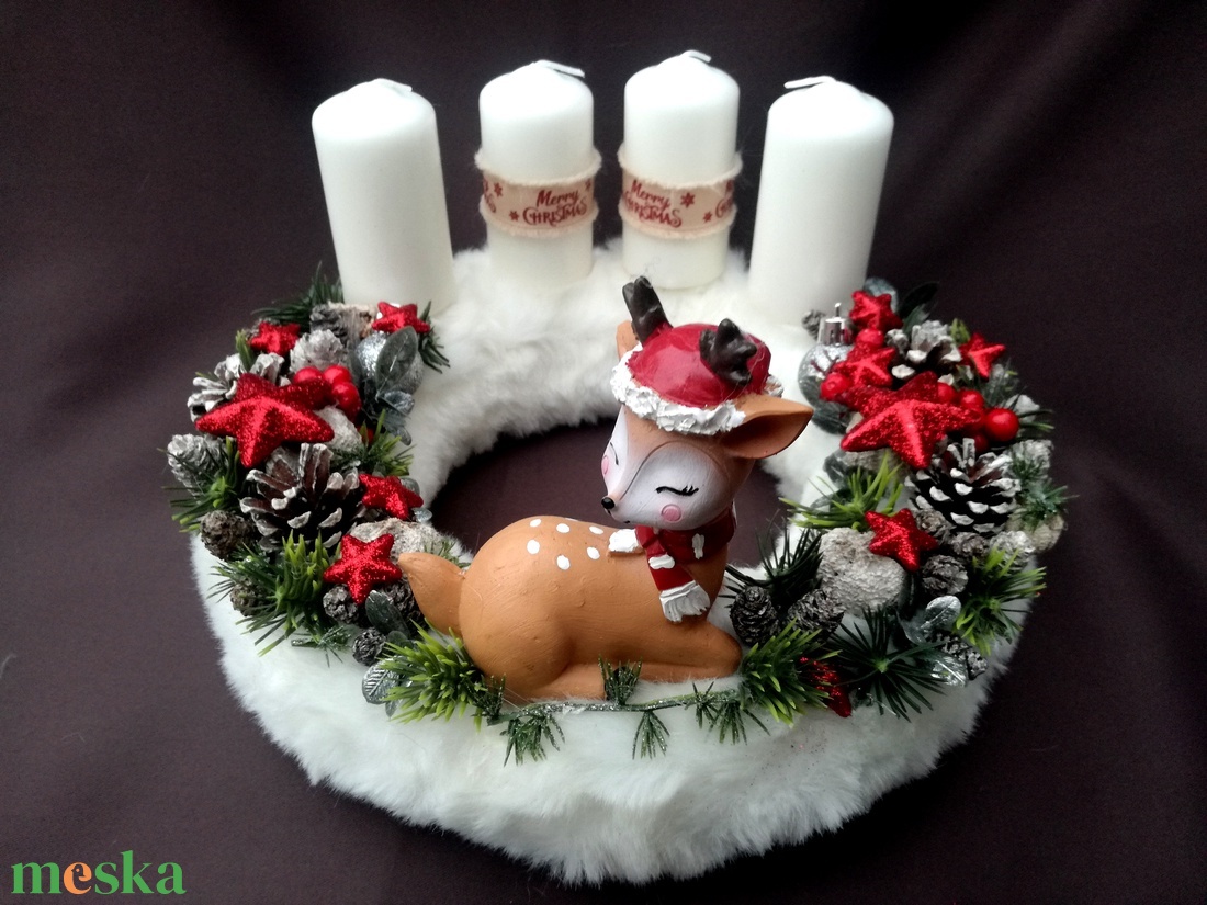Hófehér műszőrme alapon készült kézműves őzikés adventi koszorú - karácsony - adventi díszek - adventi koszorú - Meska.hu