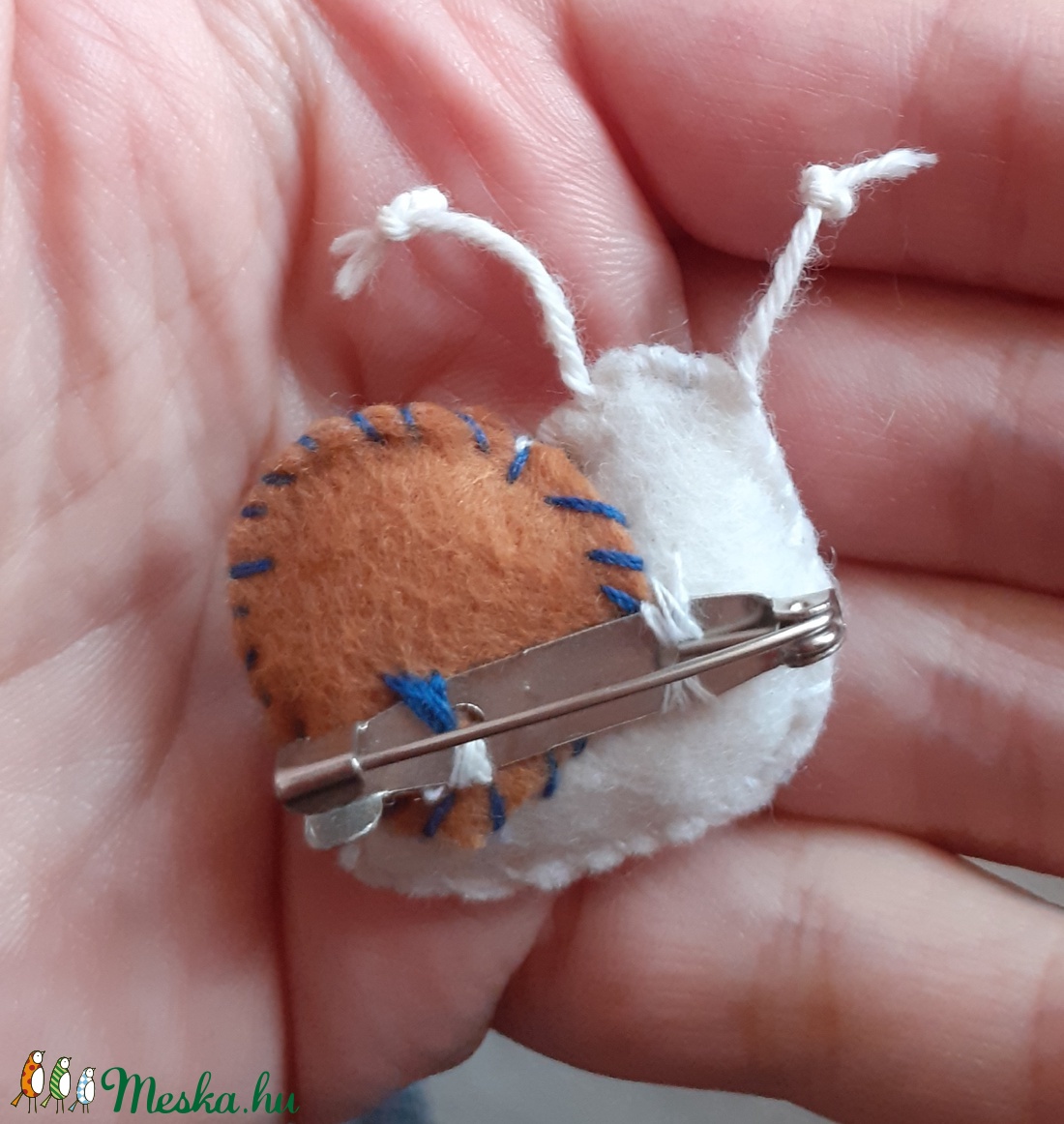 Csiga kitűző - ékszer - kitűző és bross - kitűző - Meska.hu Csiga kitűző - ékszer - kitűző és bross - kitűző - Meska.hu