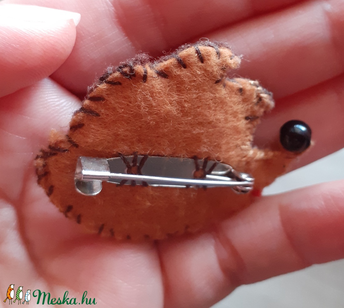 Süni sün filc kitűző - ékszer - kitűző és bross - kitűző - Meska.hu Süni sün filc kitűző - ékszer - kitűző és bross - kitűző - Meska.hu