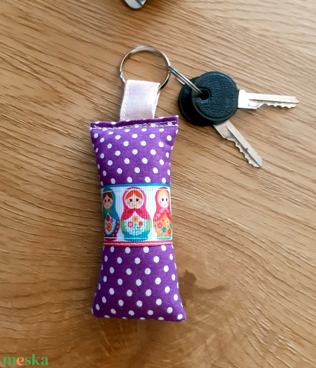 lila pöttyös Matrjosa kulcstartó - táska & tok - kulcstartó & táskadísz - kulcstartó - Meska.hu
