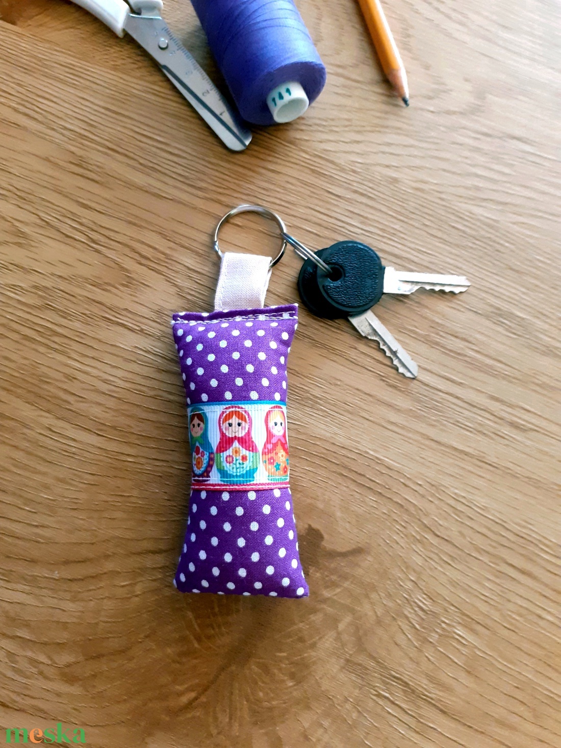 lila pöttyös Matrjosa kulcstartó - táska & tok - kulcstartó & táskadísz - kulcstartó - Meska.hu