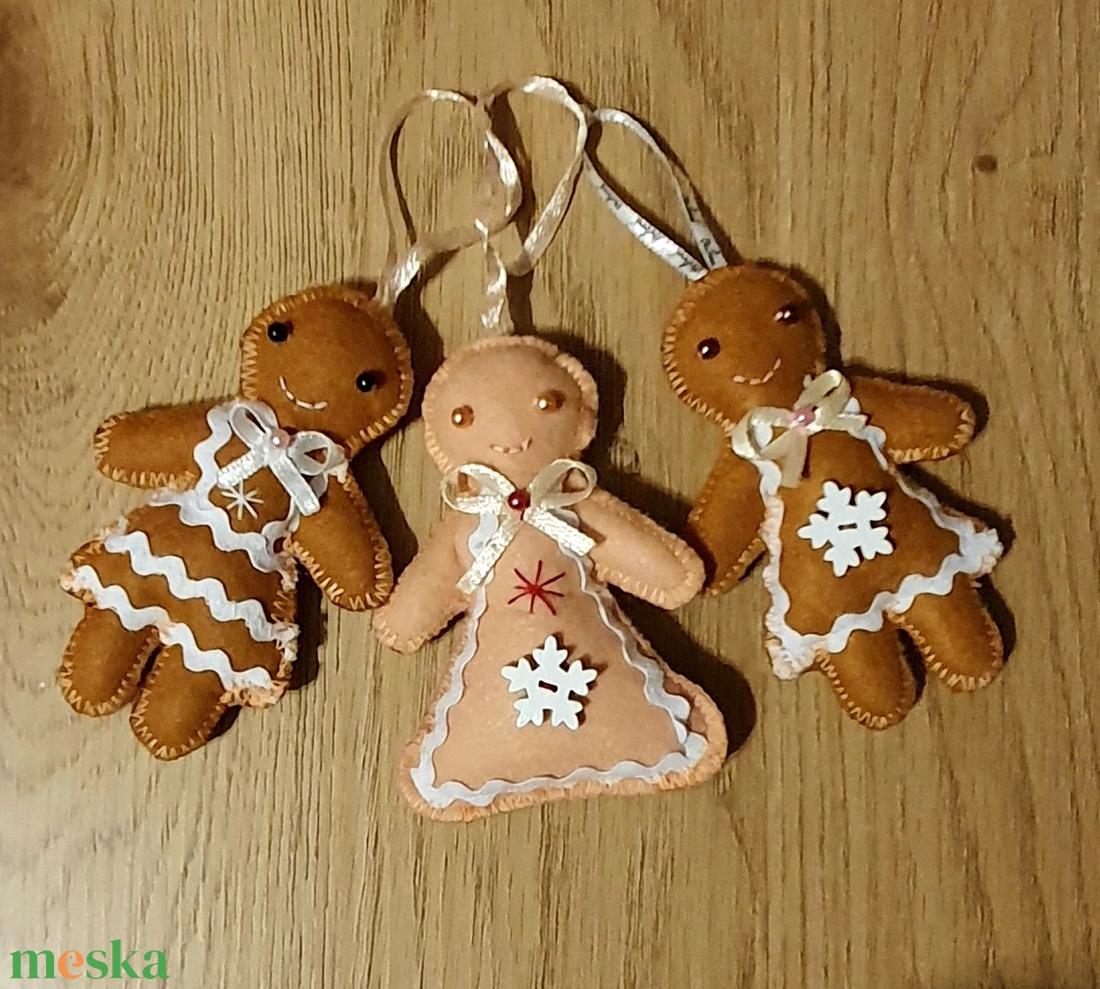 3db Mézi Mézeskalács mintájú filc díszek fehér - karácsony - karácsonyi lakásdekoráció - karácsonyfadíszek - Meska.hu 3db Mézi Mézeskalács mintájú filc díszek fehér - karácsony - karácsonyi lakásdekoráció - karácsonyfadíszek - Meska.hu