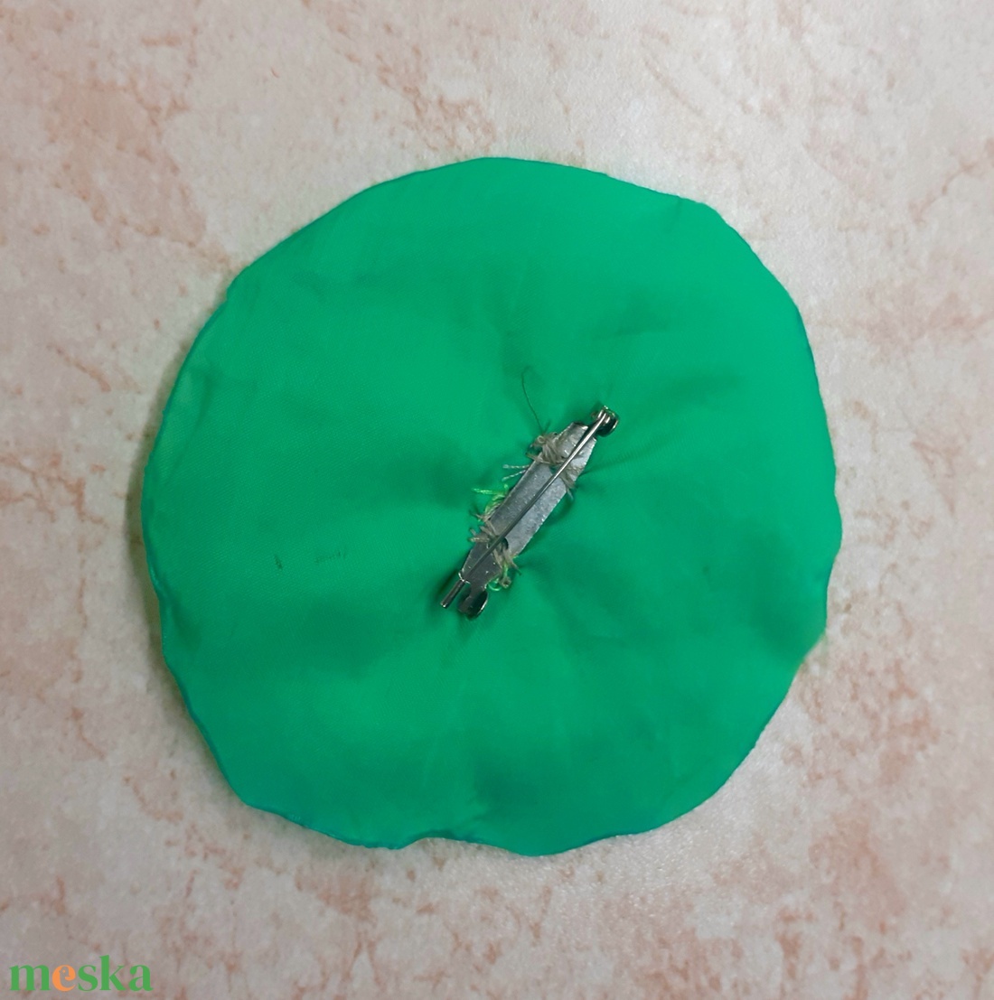 Húsvéti Zöld lila pillangós virág kitűző gyöngyökkel - ékszer - kitűző és bross - kitűző - Meska.hu Húsvéti Zöld lila pillangós virág kitűző gyöngyökkel - ékszer - kitűző és bross - kitűző - Meska.hu