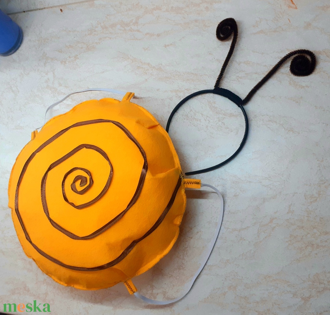 Bogyó Csiga  jelmez filcből és csáp - ruha & divat - jelmez & álarc - jelmez - Meska.hu