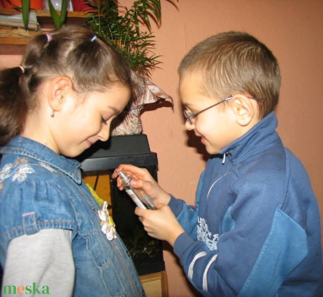 Húsvéti Szatén virág kitűző gyöngyökkel - ékszer - kitűző és bross - kitűző - Meska.hu Húsvéti Szatén virág kitűző gyöngyökkel - ékszer - kitűző és bross - kitűző - Meska.hu