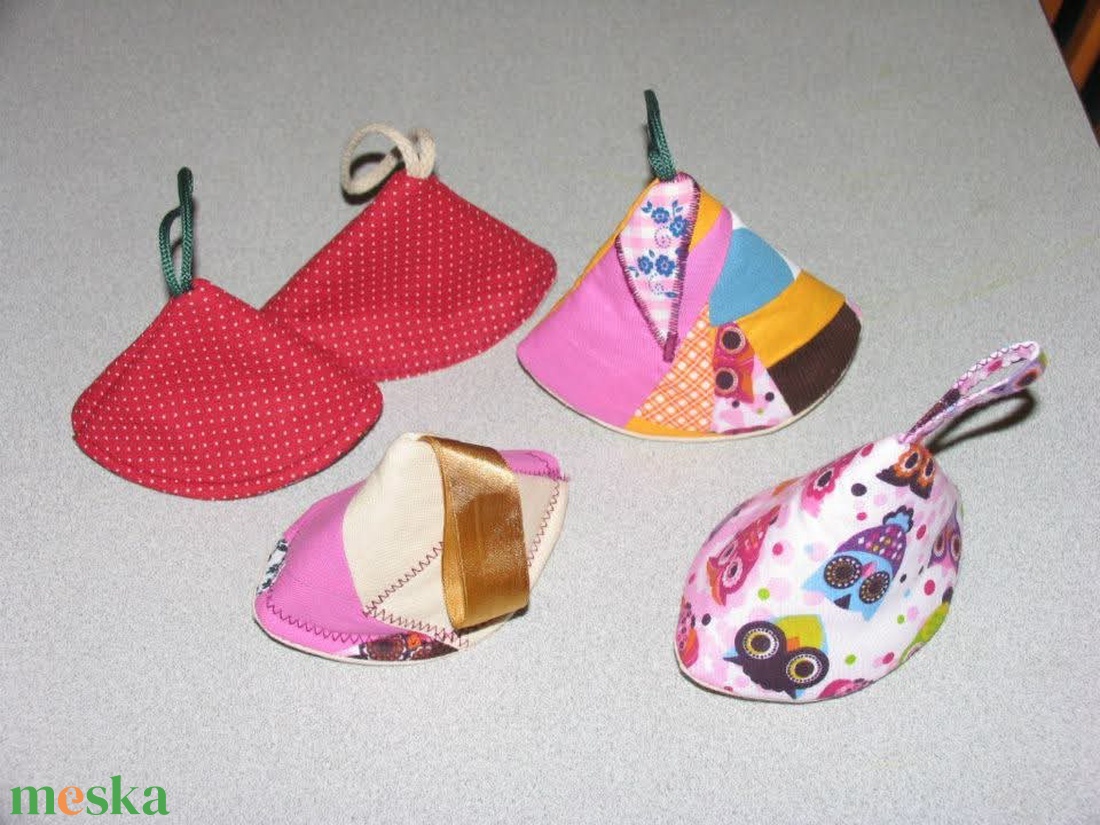 Manósapka fedőfogó - otthon & életmód - konyhafelszerelés, tálalás - konyhai textil - edényfogó & edényfedő - Meska.hu Manósapka fedőfogó - otthon & életmód - konyhafelszerelés, tálalás - konyhai textil - edényfogó & edényfedő - Meska.hu