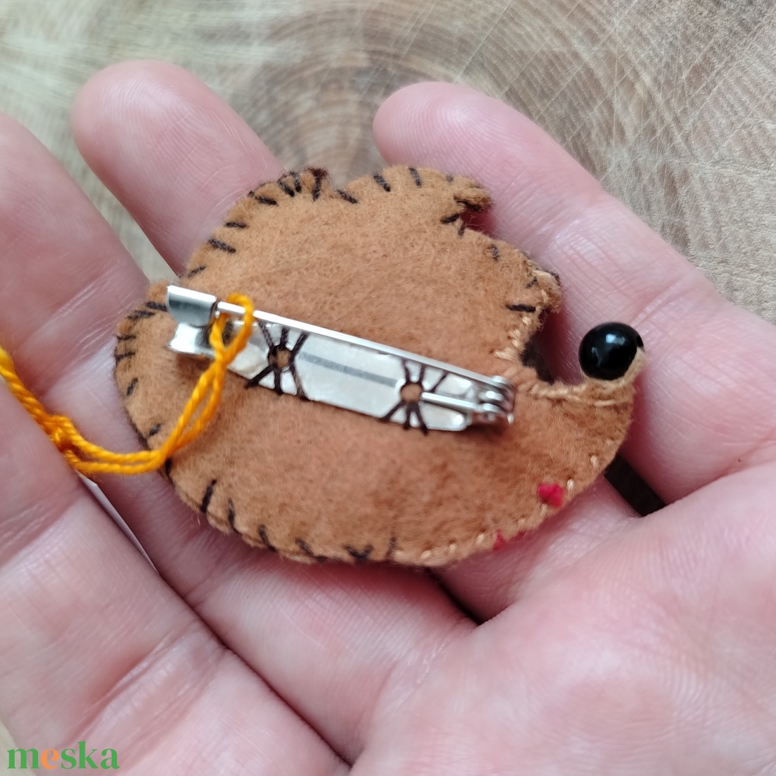 Süni Filc kitűzők - ékszer - kitűző és bross - kitűző - Meska.hu Süni Filc kitűzők - ékszer - kitűző és bross - kitűző - Meska.hu