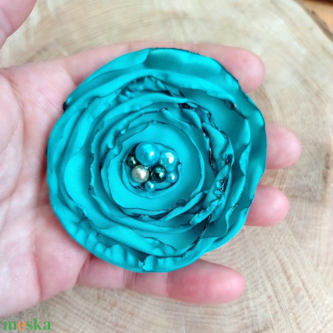  Türkisz virág kitűző - ékszer - kitűző és bross - Meska.hu