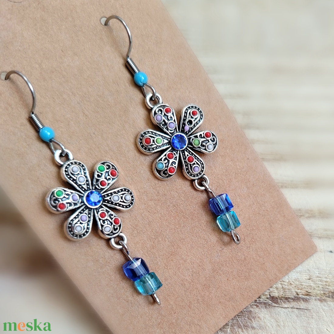 Kék Gyöngyös virágos kézműves fülbevaló - ékszer - fülbevaló - pötty fülbevaló - Meska.hu