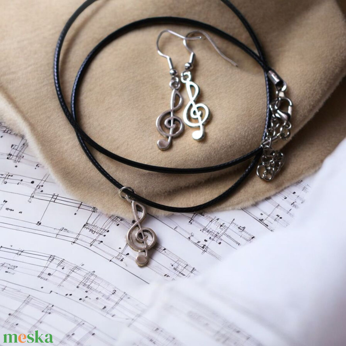 Violin kulcs medál és fülbevaló szett - ékszer - ékszerszett - Meska.hu Violin kulcs medál és fülbevaló szett - ékszer - ékszerszett - Meska.hu
